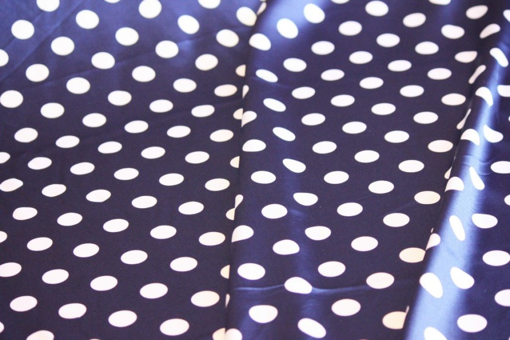 атлас горошек цвет темно синий атлас горошек цвет темно синий